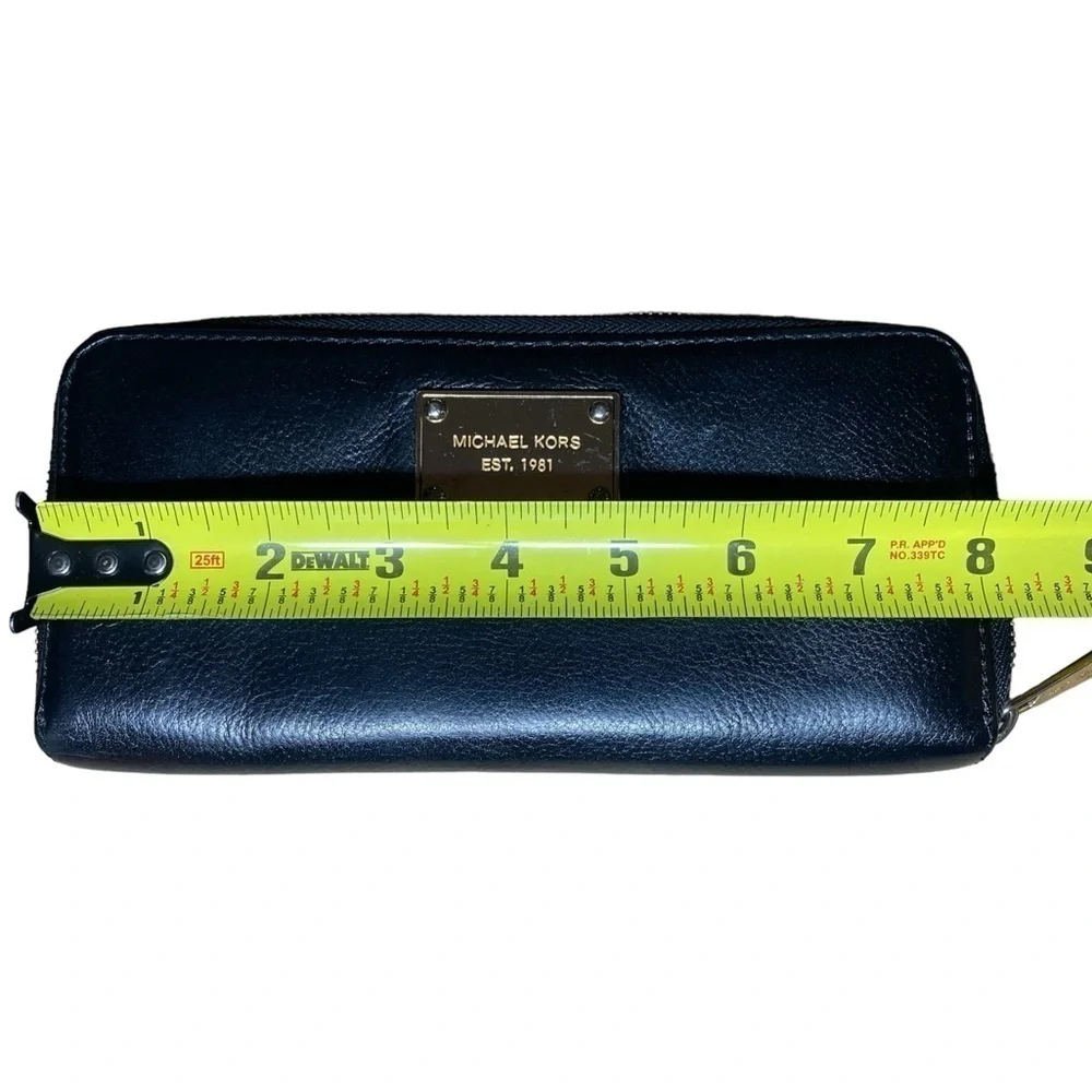 Michael Kors Leather Wallet in Black With Gold